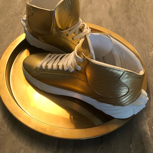 Versace Medusa gold sneakers - Picture 2 of 5
